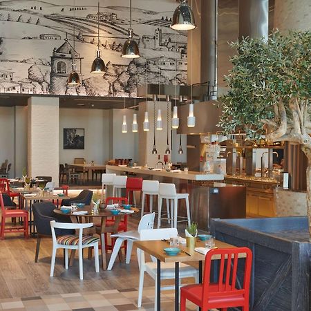 Hilton Salwa Beach Resort And Villas Abu Samra Bagian luar foto Restaurant