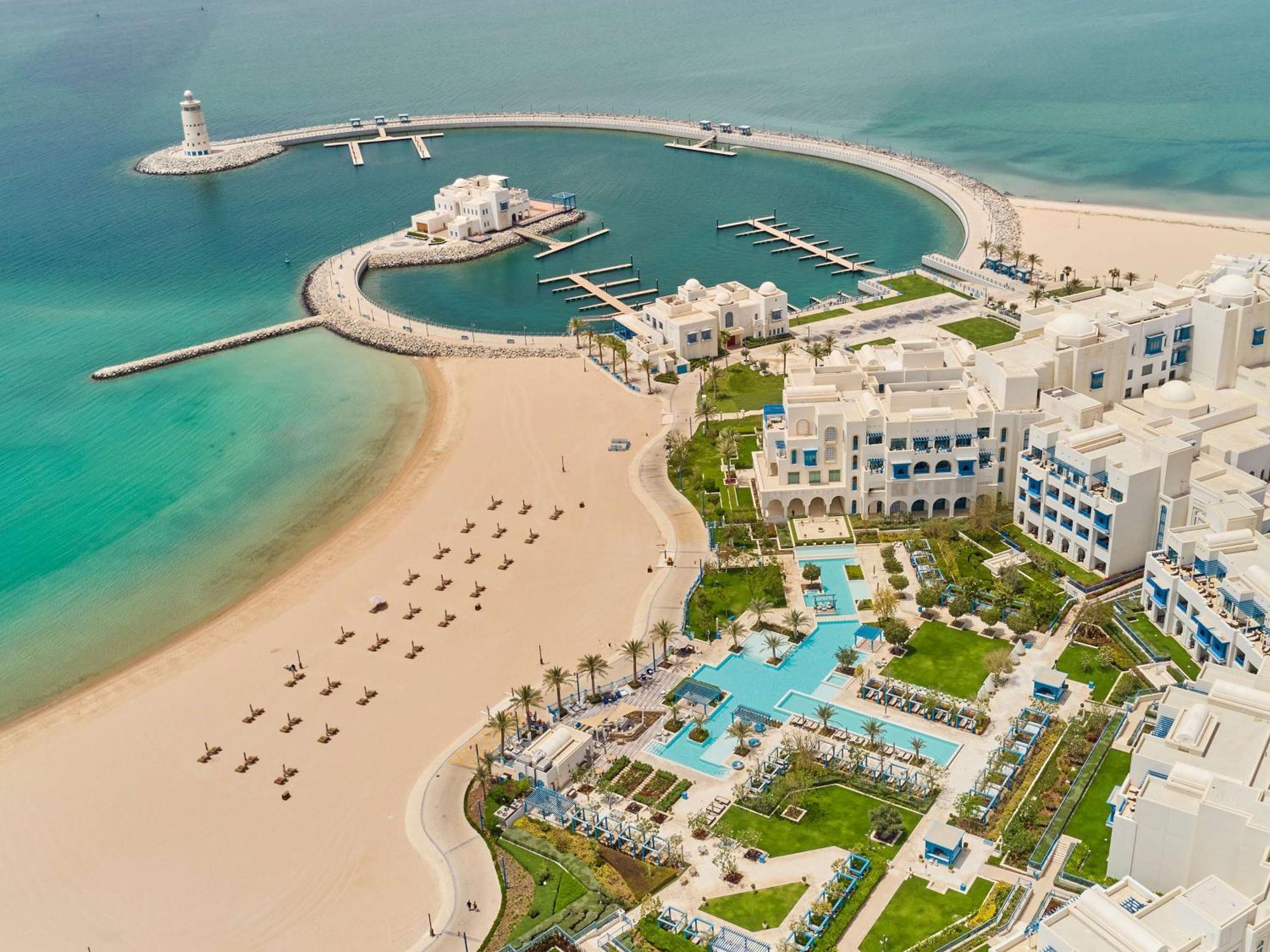 Hilton Salwa Beach Resort And Villas Abu Samra Bagian luar foto Aerial view of the resort