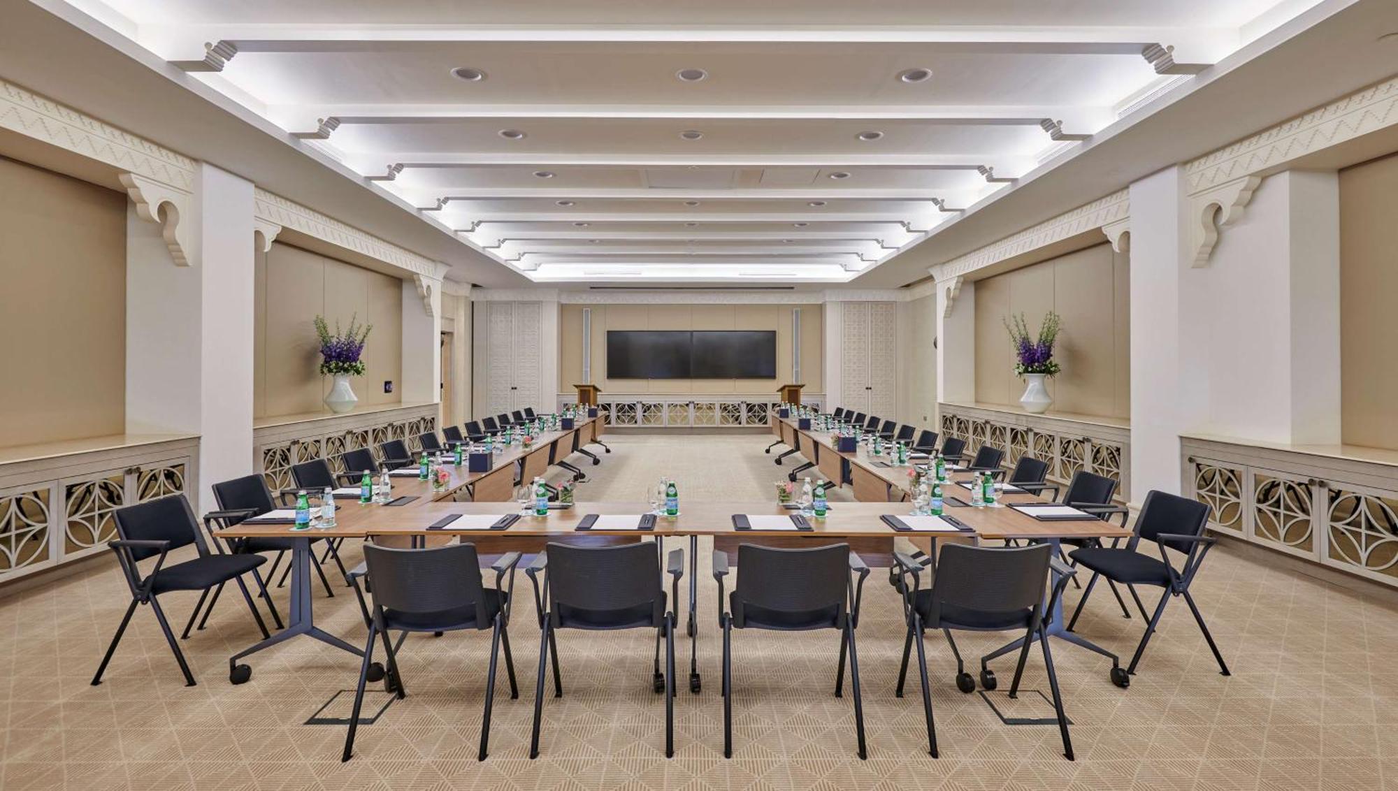 Hilton Salwa Beach Resort And Villas Abu Samra Bagian luar foto The main conference room