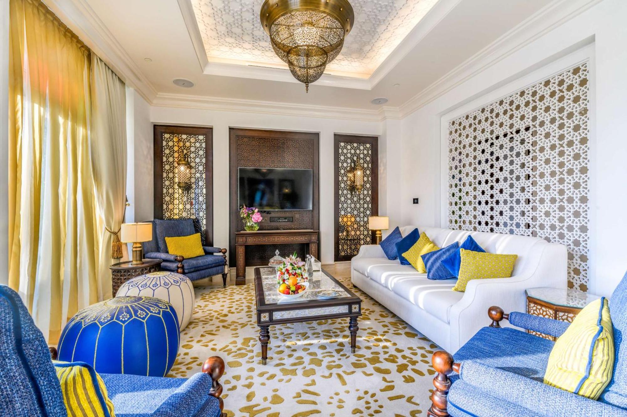 Hilton Salwa Beach Resort And Villas Abu Samra Bagian luar foto Living room