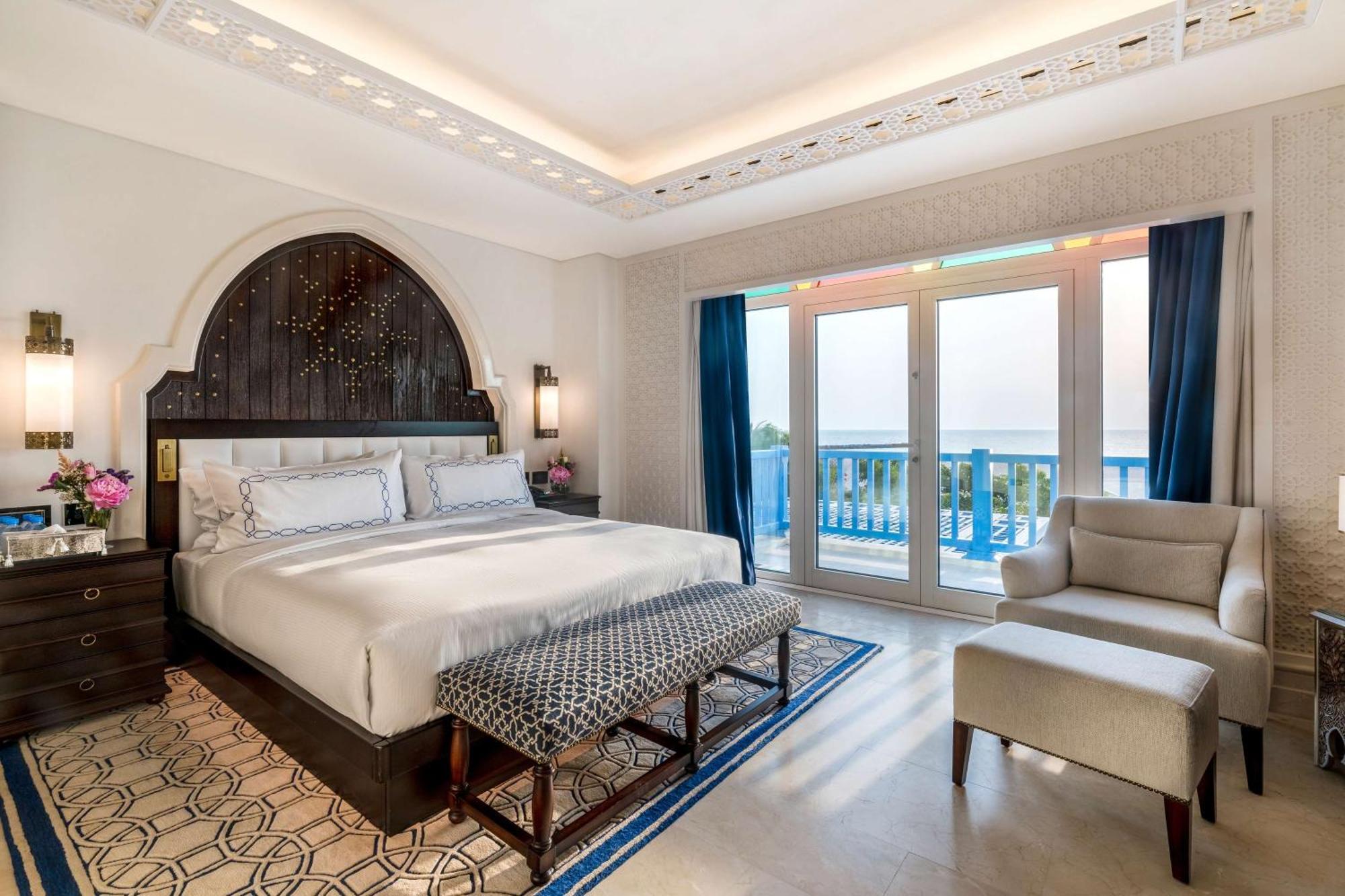 Hilton Salwa Beach Resort And Villas Abu Samra Bagian luar foto Deluxe Room