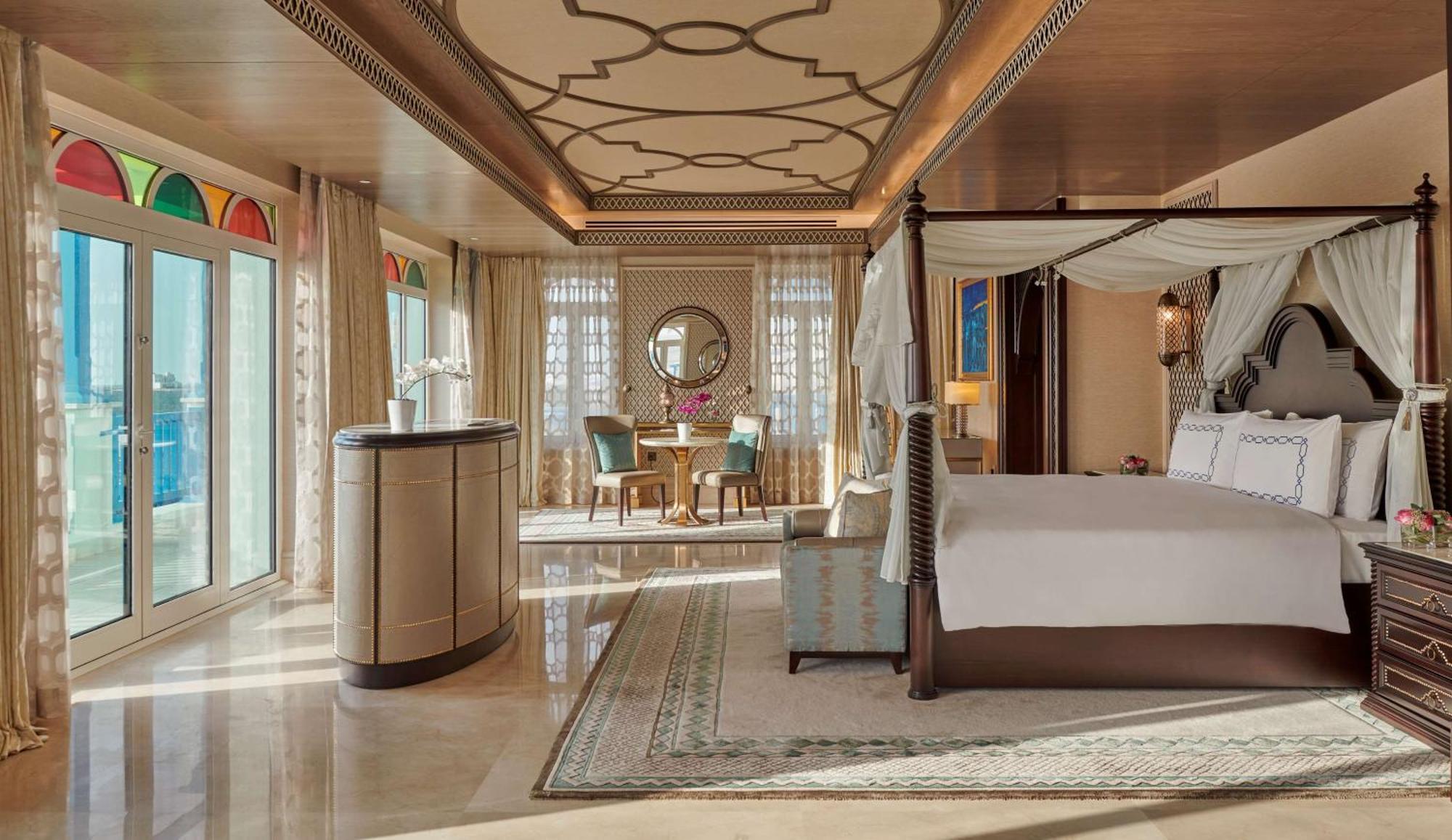 Hilton Salwa Beach Resort And Villas Abu Samra Bagian luar foto The Royal Suite
