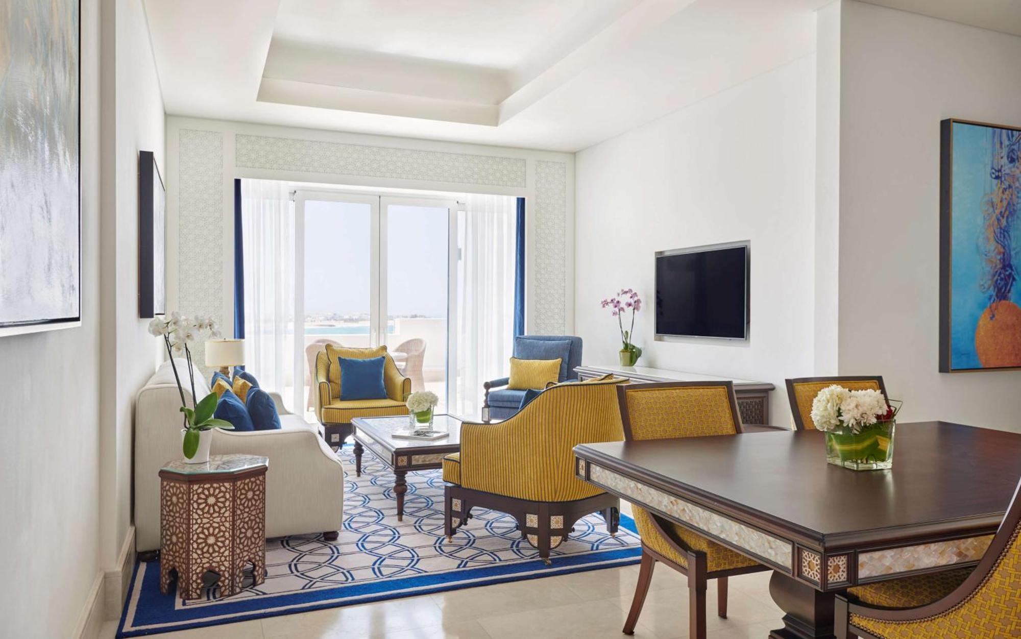 Hilton Salwa Beach Resort And Villas Abu Samra Bagian luar foto Living room