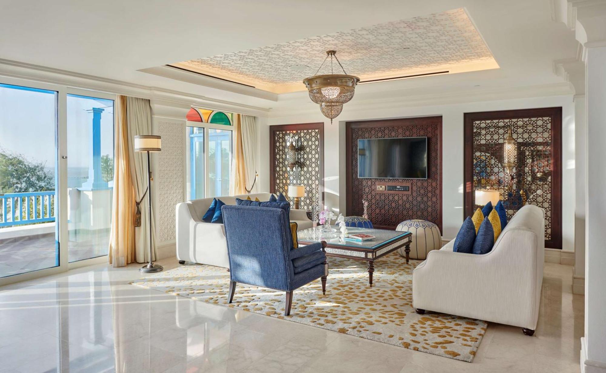 Hilton Salwa Beach Resort And Villas Abu Samra Bagian luar foto A living room at the Jumeirah Atlantis