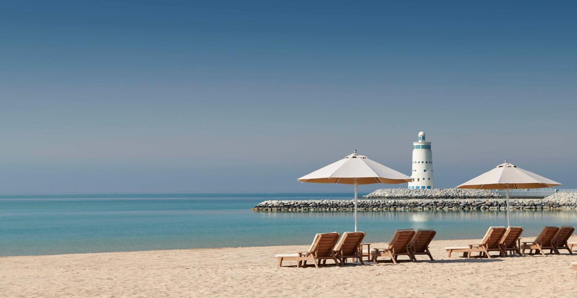 Hilton Salwa Beach Resort And Villas Abu Samra Bagian luar foto Beach at Jumeirah Beach Hotel