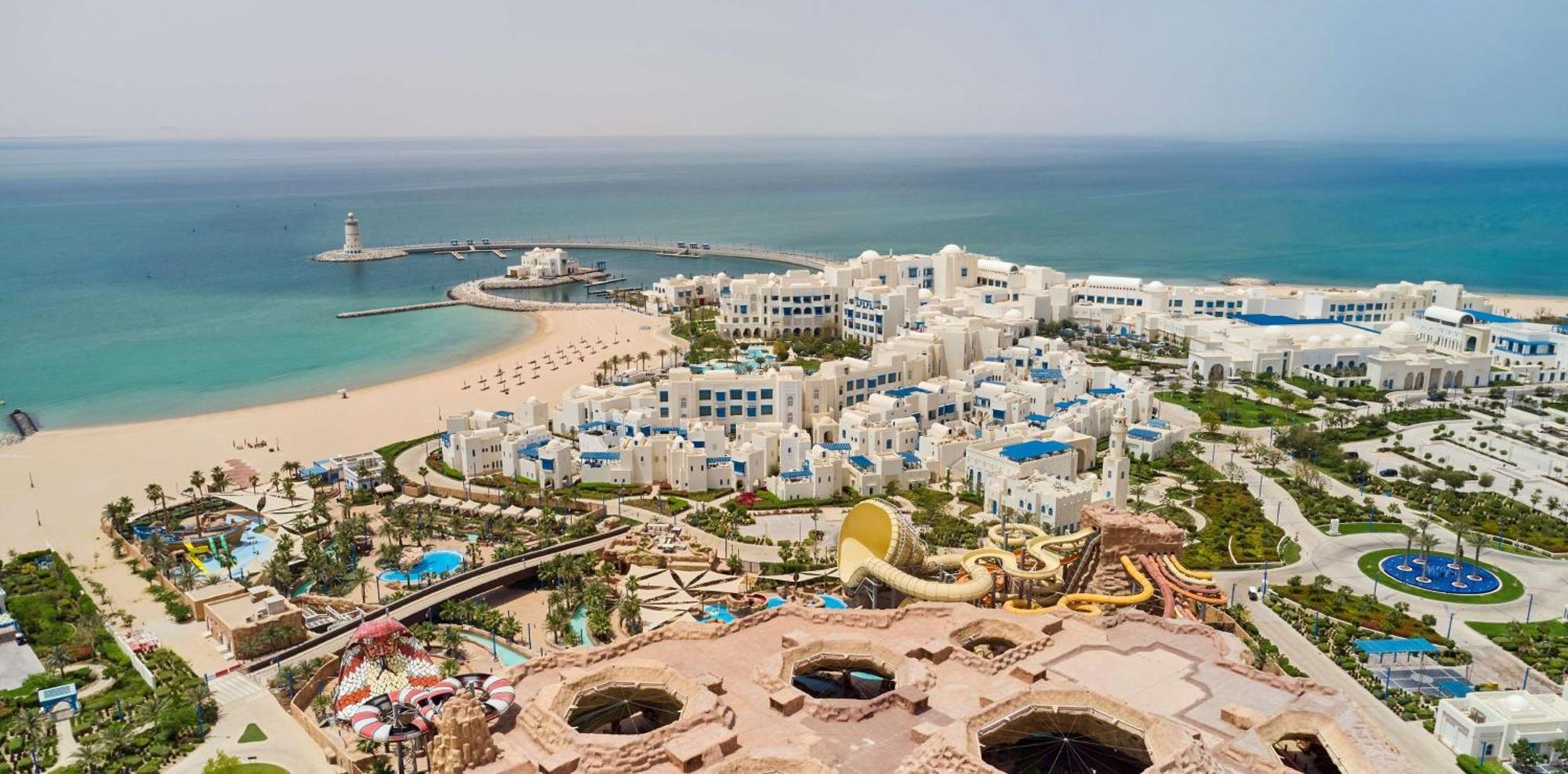 Hilton Salwa Beach Resort And Villas Abu Samra Bagian luar foto Aerial view of the resort