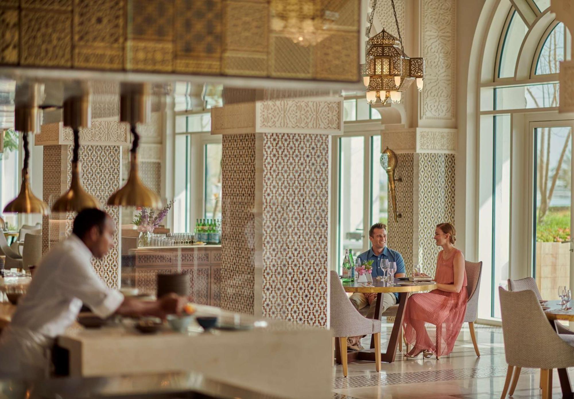 Hilton Salwa Beach Resort And Villas Abu Samra Bagian luar foto The Beach Restaurant